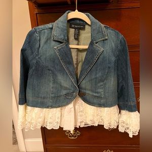 New! Woman’s cute denim jacket! Lace peplum bottom&lace extended sleeves! Pet L!